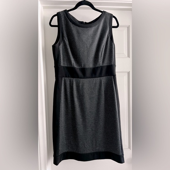 Tahari Dresses & Skirts - Tahari Arthur S Levine black grey sleeveless pencil dress women’s size 10